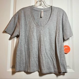 Guru Active Cropped Heather Gray Short Sleeved V neck Tee Size Small NWT